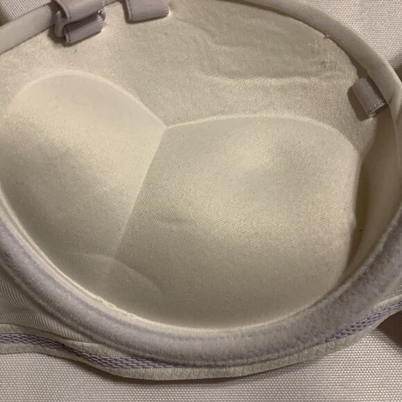 32A white bra adjustable straps to razor back - Picture 4 of 7